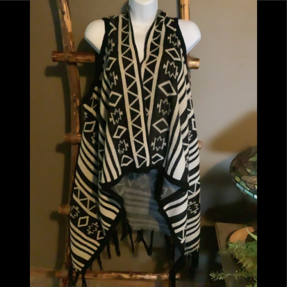 157 Black and white print cardigan
